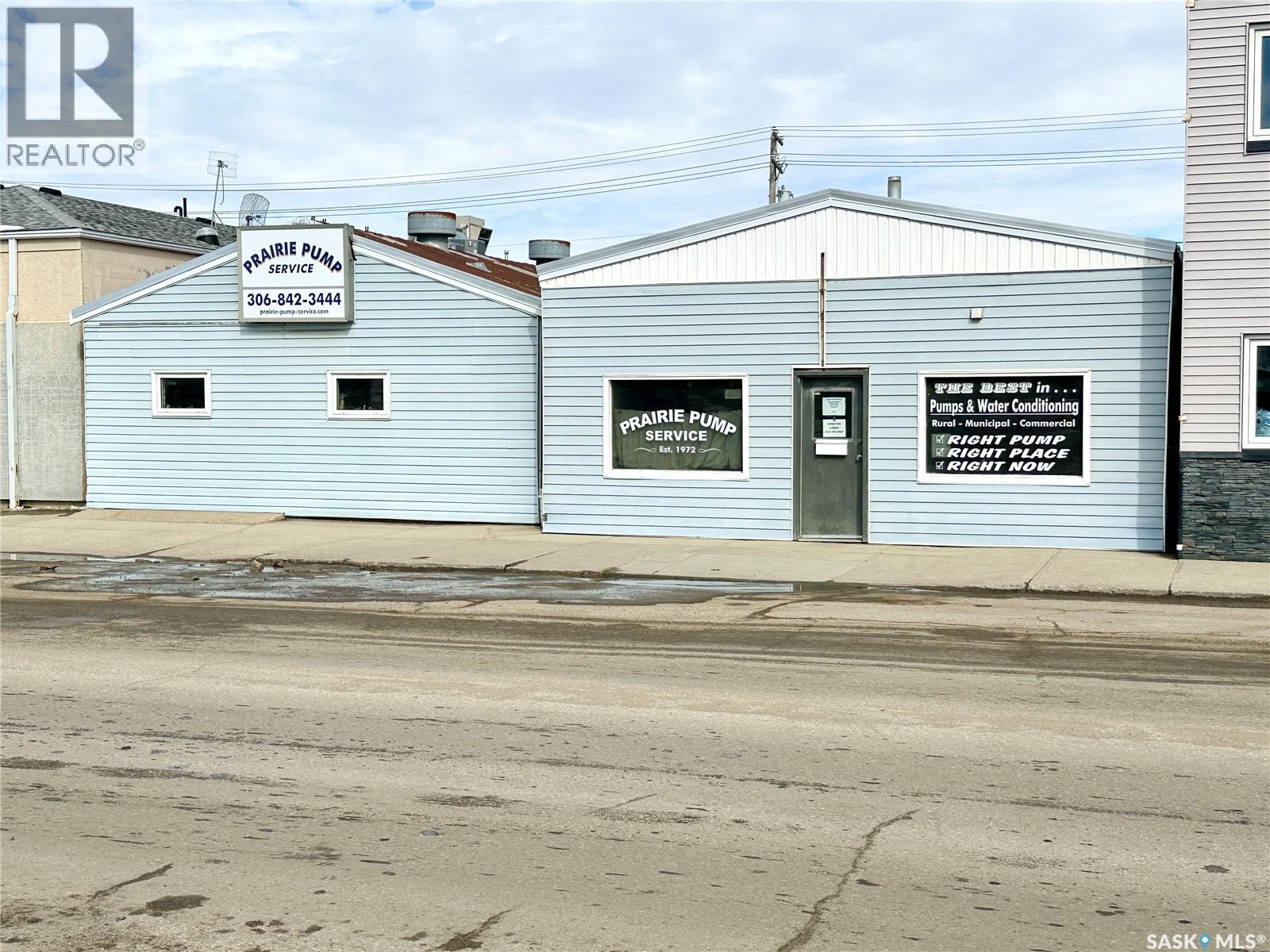 405 & 407 Railway AVENUE, Weyburn, Saskatchewan