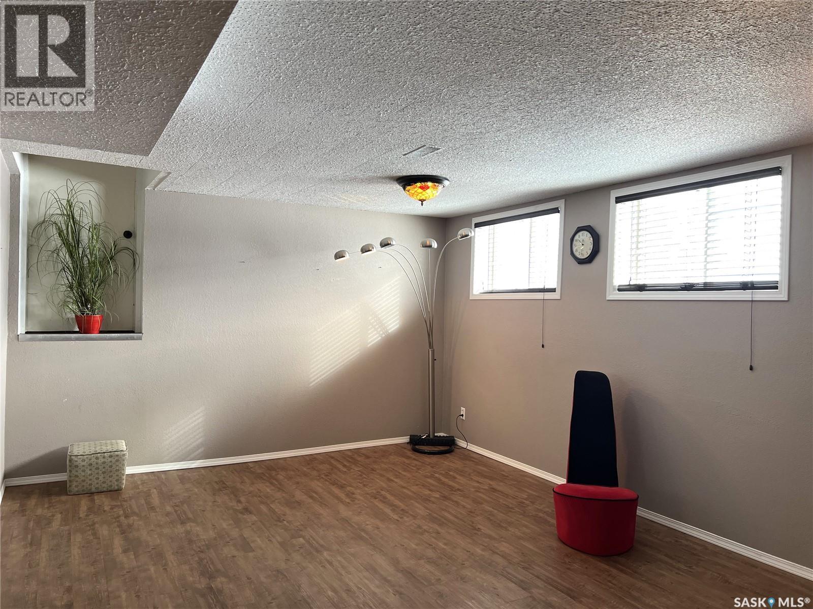 204 9th Avenue E, Meadow Lake, Saskatchewan  S9X 1G3 - Photo 17 - SK030636