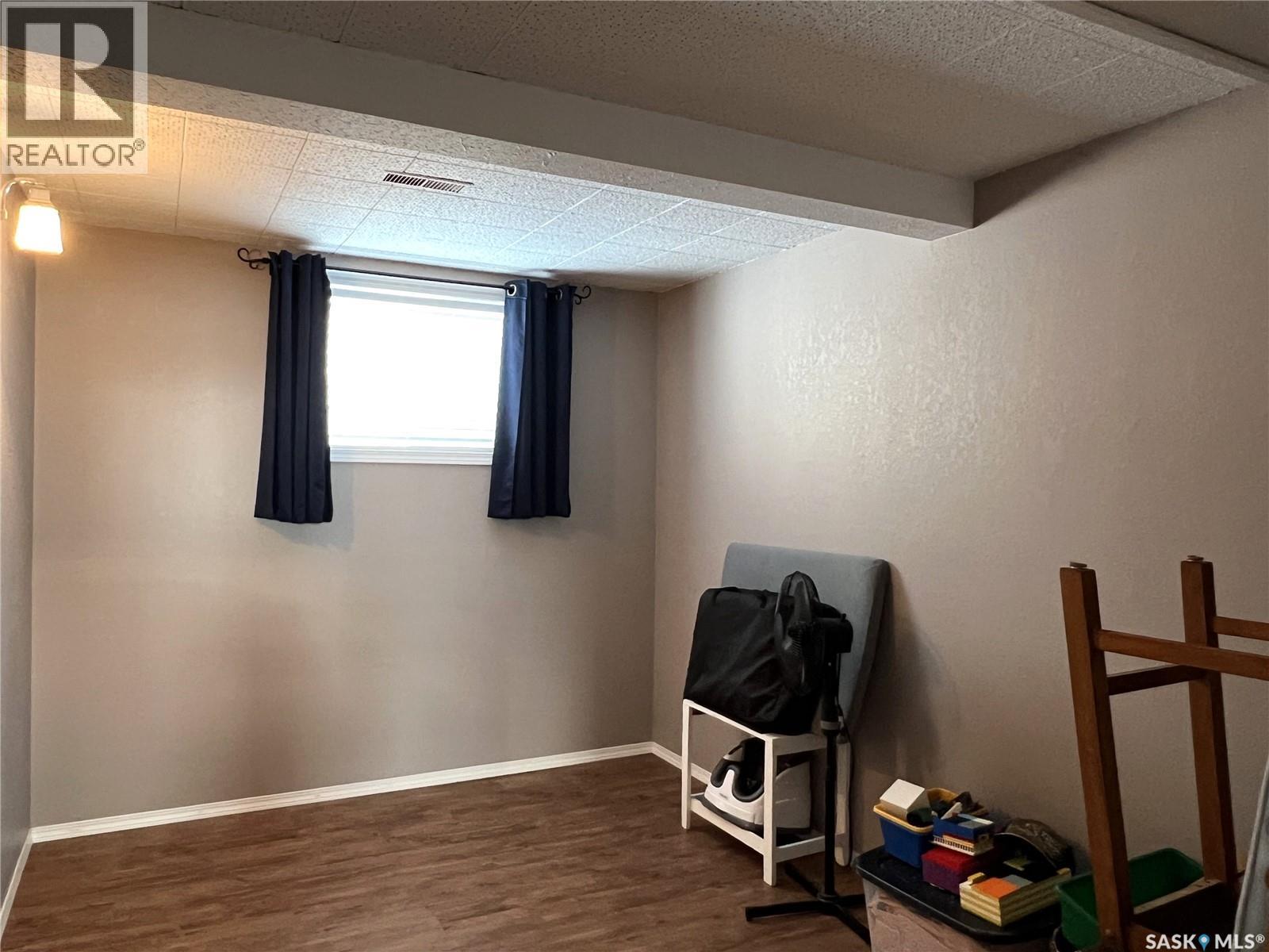 204 9th Avenue E, Meadow Lake, Saskatchewan  S9X 1G3 - Photo 18 - SK030636