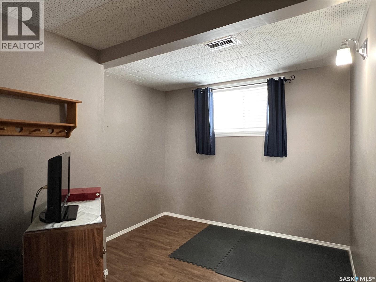 204 9th Avenue E, Meadow Lake, Saskatchewan  S9X 1G3 - Photo 19 - SK030636