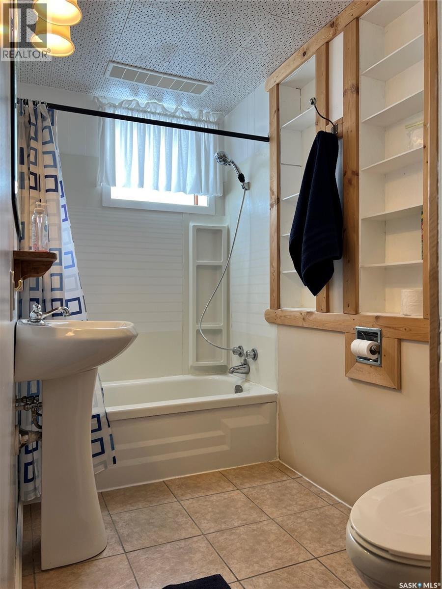 204 9th Avenue E, Meadow Lake, Saskatchewan  S9X 1G3 - Photo 20 - SK030636