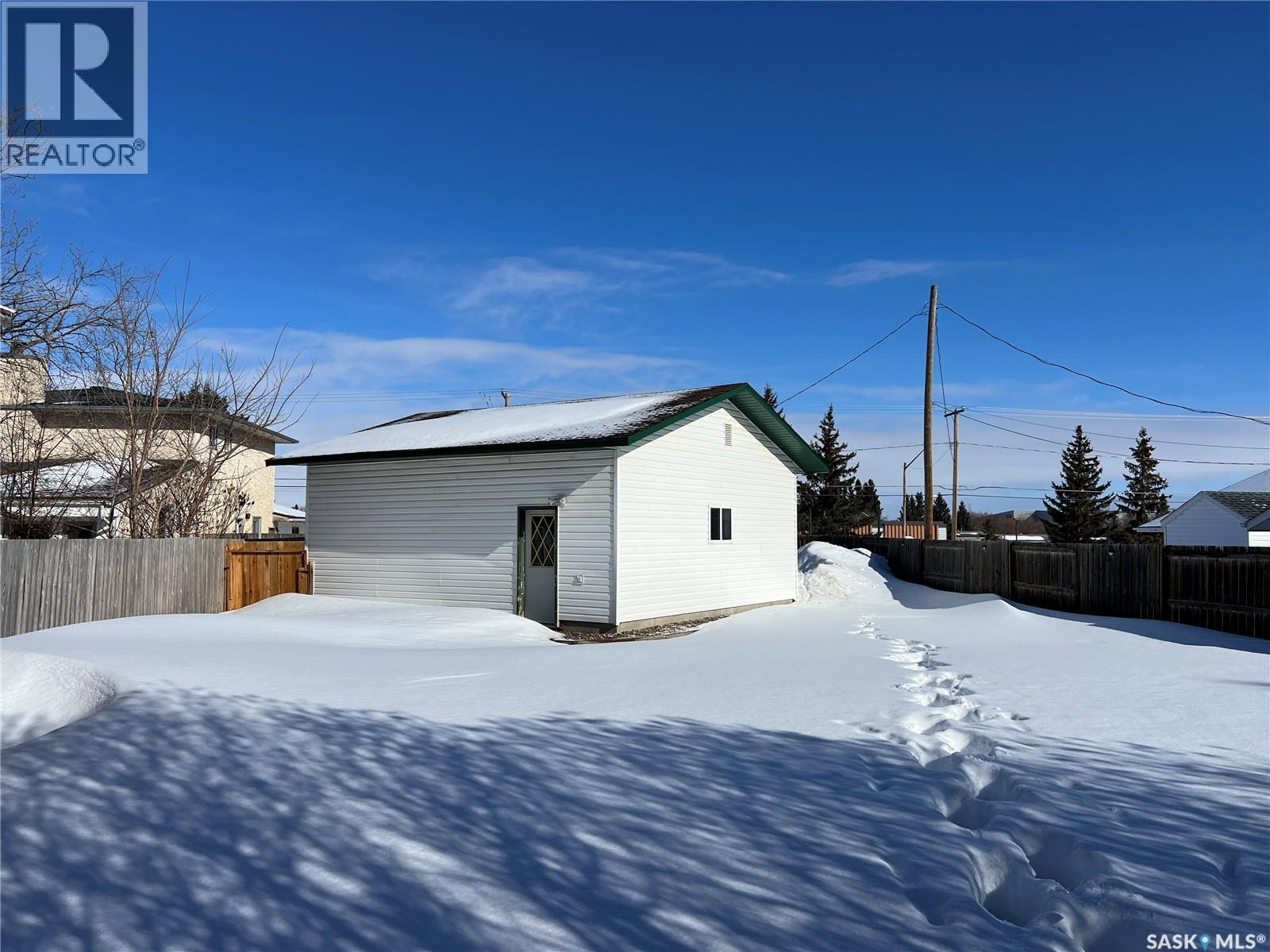 204 9th Avenue E, Meadow Lake, Saskatchewan  S9X 1G3 - Photo 29 - SK030636