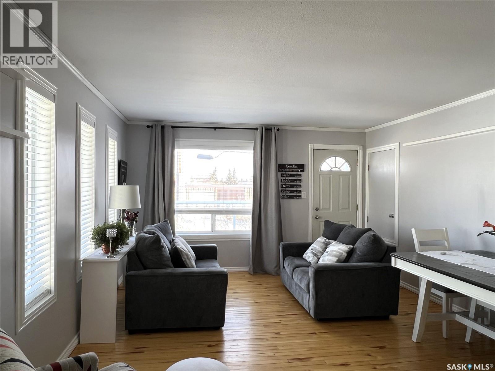 204 9th Avenue E, Meadow Lake, Saskatchewan  S9X 1G3 - Photo 3 - SK030636