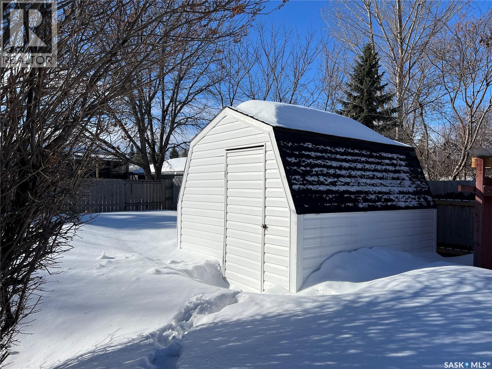 204 9th Avenue E, Meadow Lake, Saskatchewan  S9X 1G3 - Photo 30 - SK030636