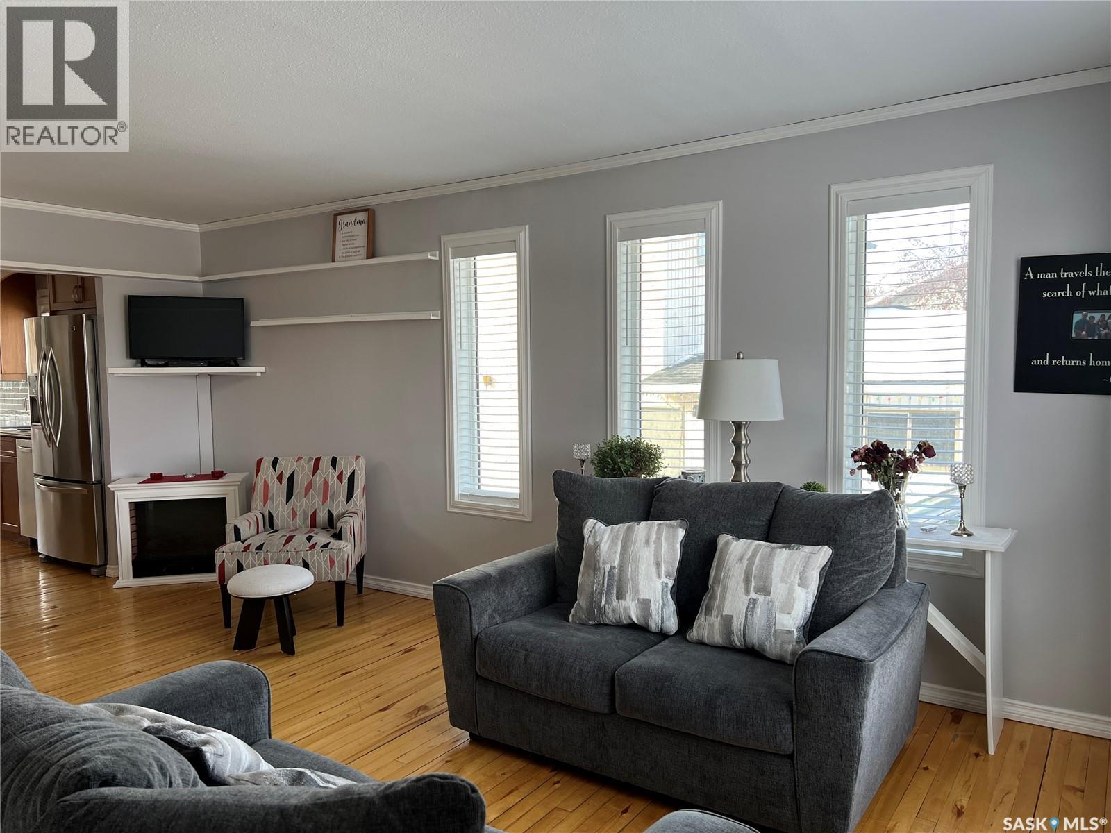 204 9th Avenue E, Meadow Lake, Saskatchewan  S9X 1G3 - Photo 4 - SK030636