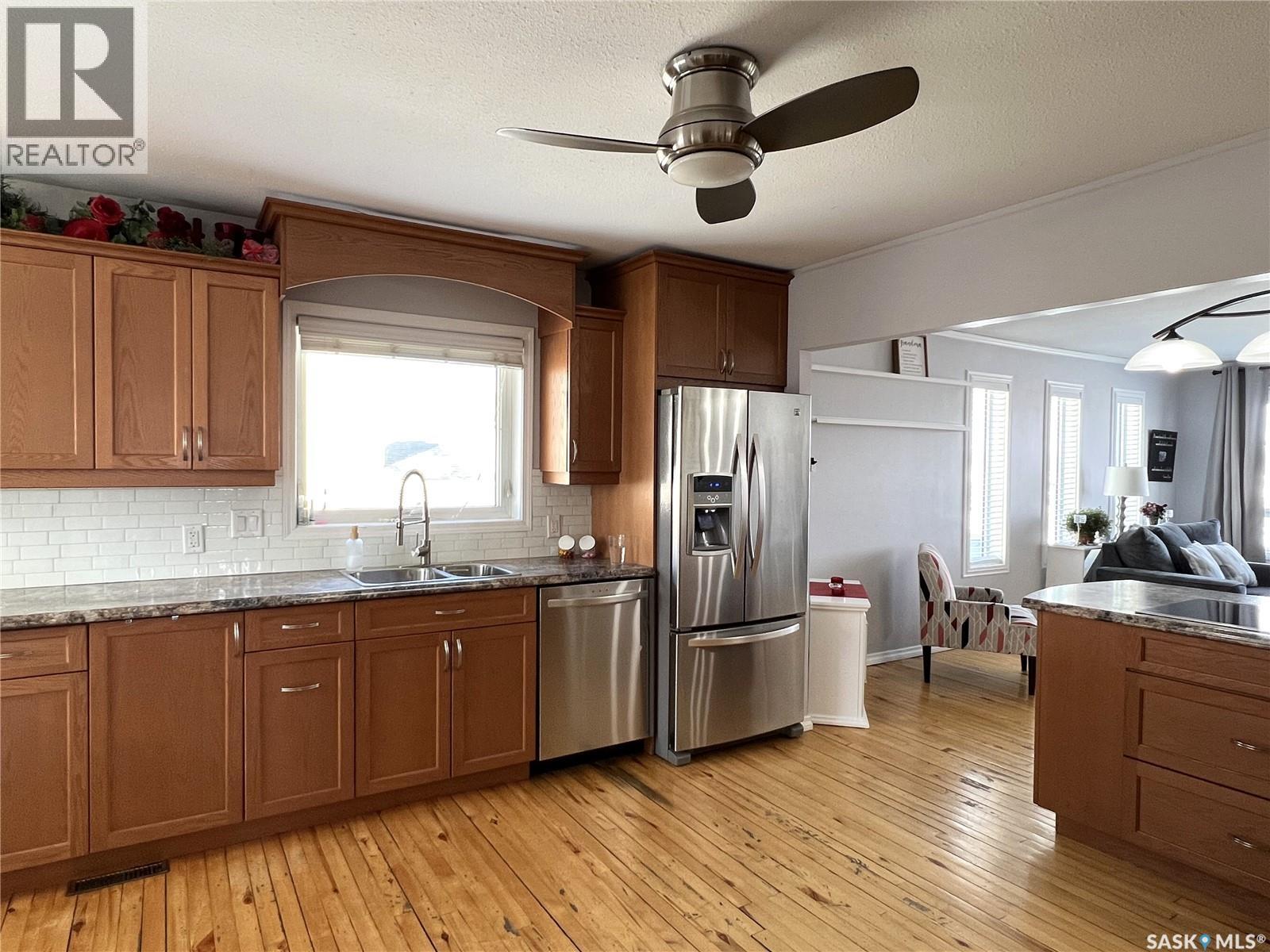 204 9th Avenue E, Meadow Lake, Saskatchewan  S9X 1G3 - Photo 6 - SK030636