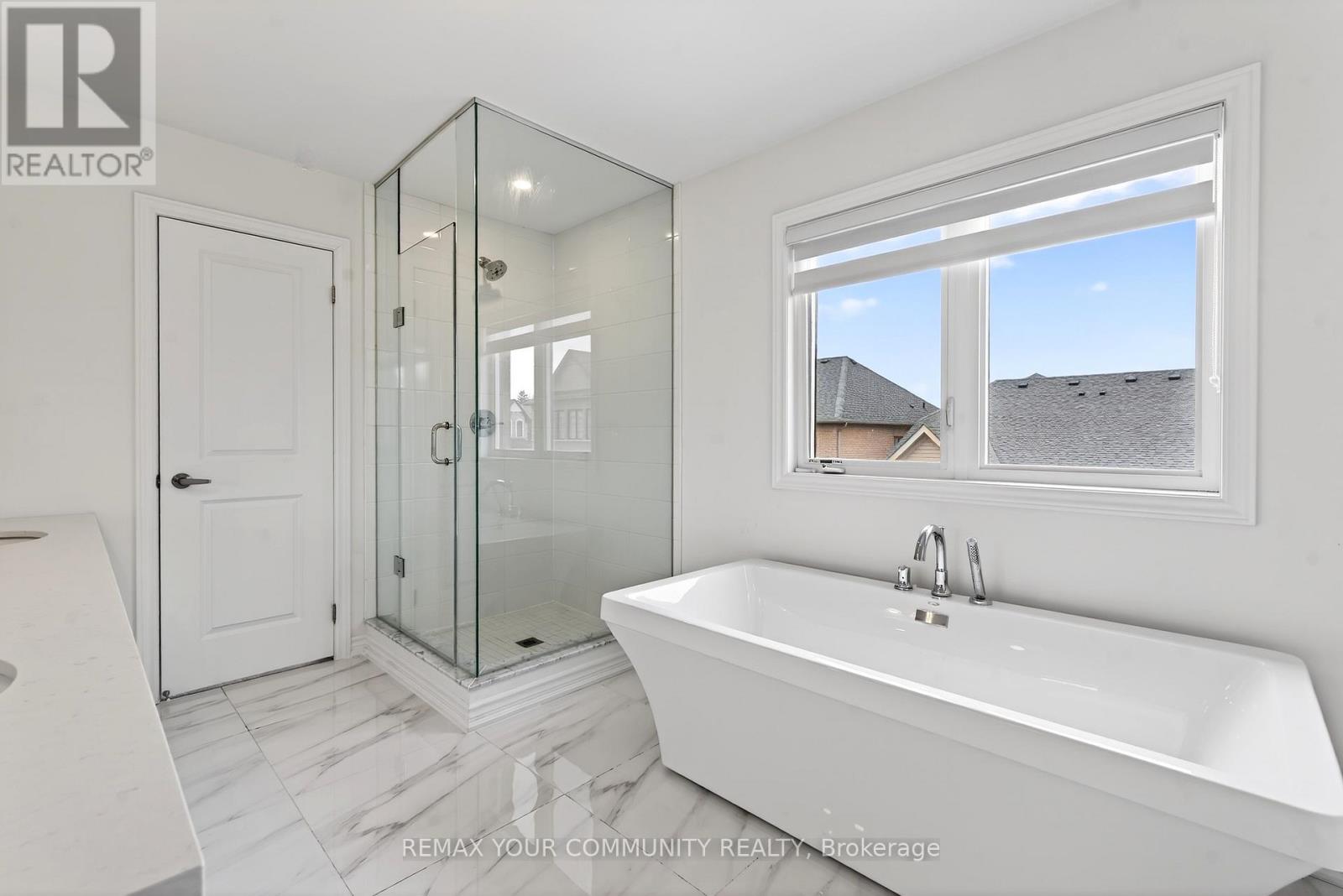 5 Valleo Street, Georgina (Keswick North), Ontario  L4P 0J8 - Photo 31 - N12893354