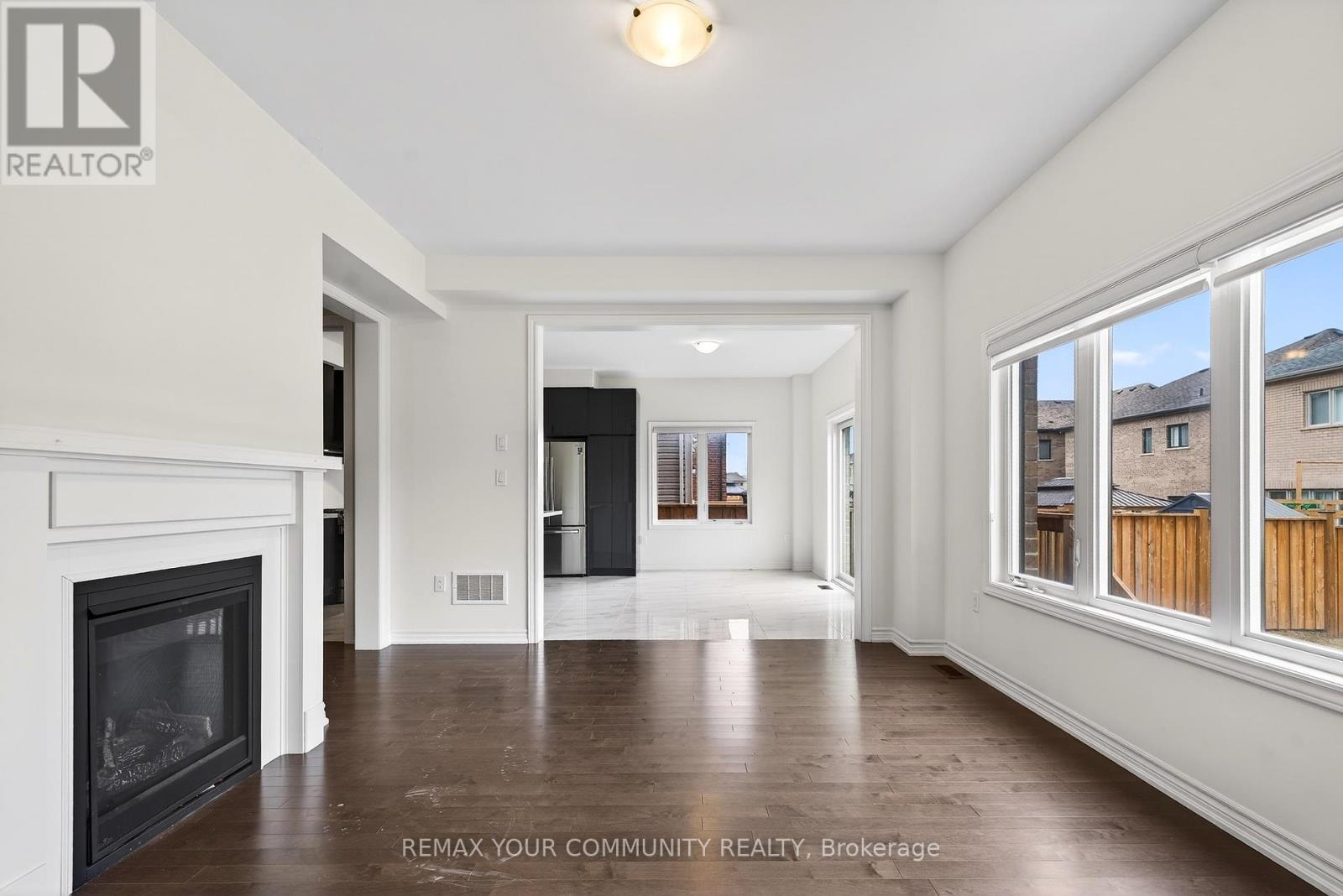 5 Valleo Street, Georgina (Keswick North), Ontario  L4P 0J8 - Photo 7 - N12893354