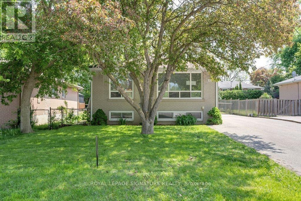 47 Aurora Heights Drive, Aurora, Ontario  L4G 2W6 - Photo 3 - N12893358