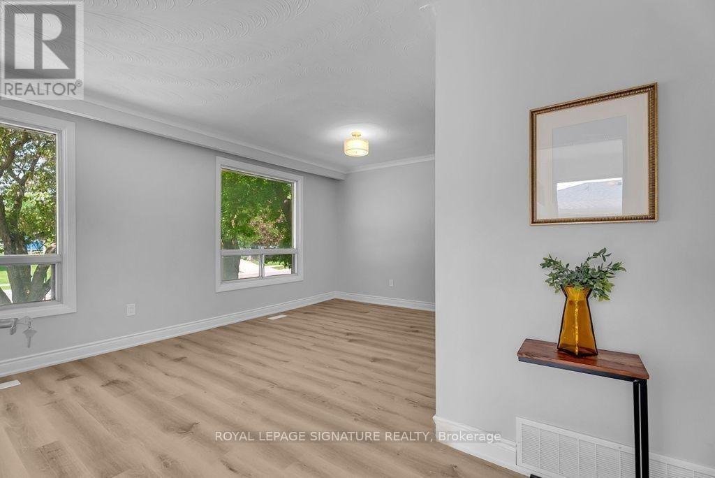 47 Aurora Heights Drive, Aurora, Ontario  L4G 2W6 - Photo 5 - N12893358