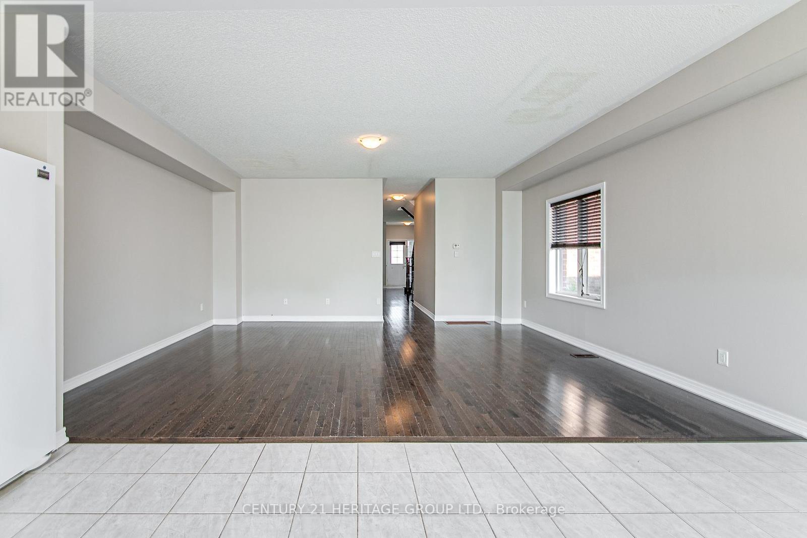 1281 Bardeau Street, Innisfil, Ontario  L0L 1W0 - Photo 12 - N12893368