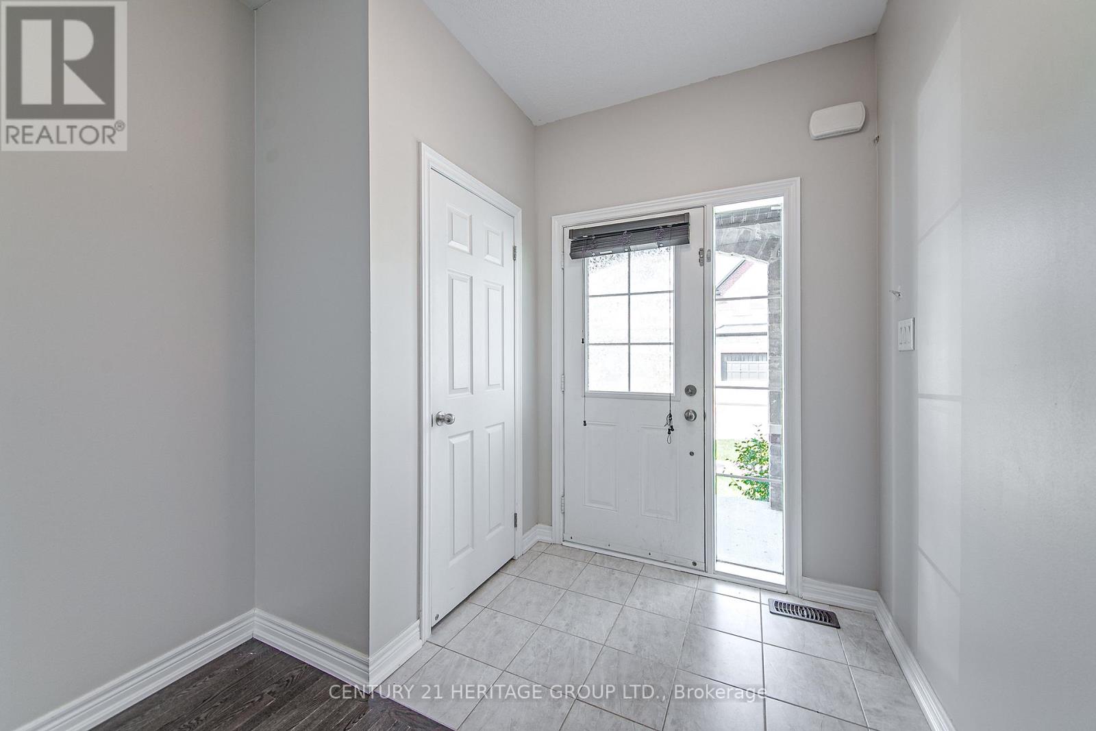 1281 Bardeau Street, Innisfil, Ontario  L0L 1W0 - Photo 4 - N12893368