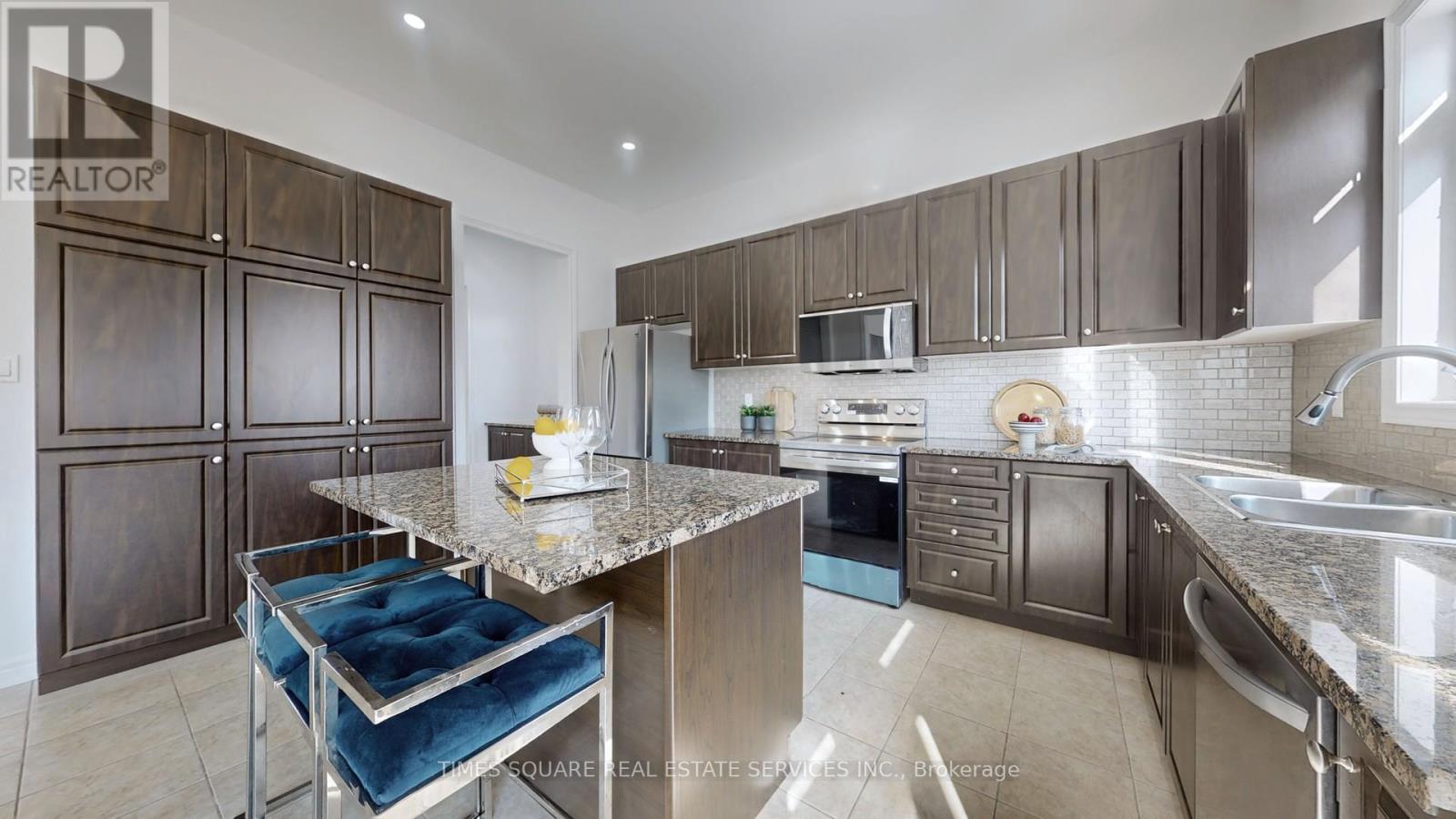 247 Selwyn Road, Richmond Hill, Ontario  L4E 0R4 - Photo 10 - N12893446