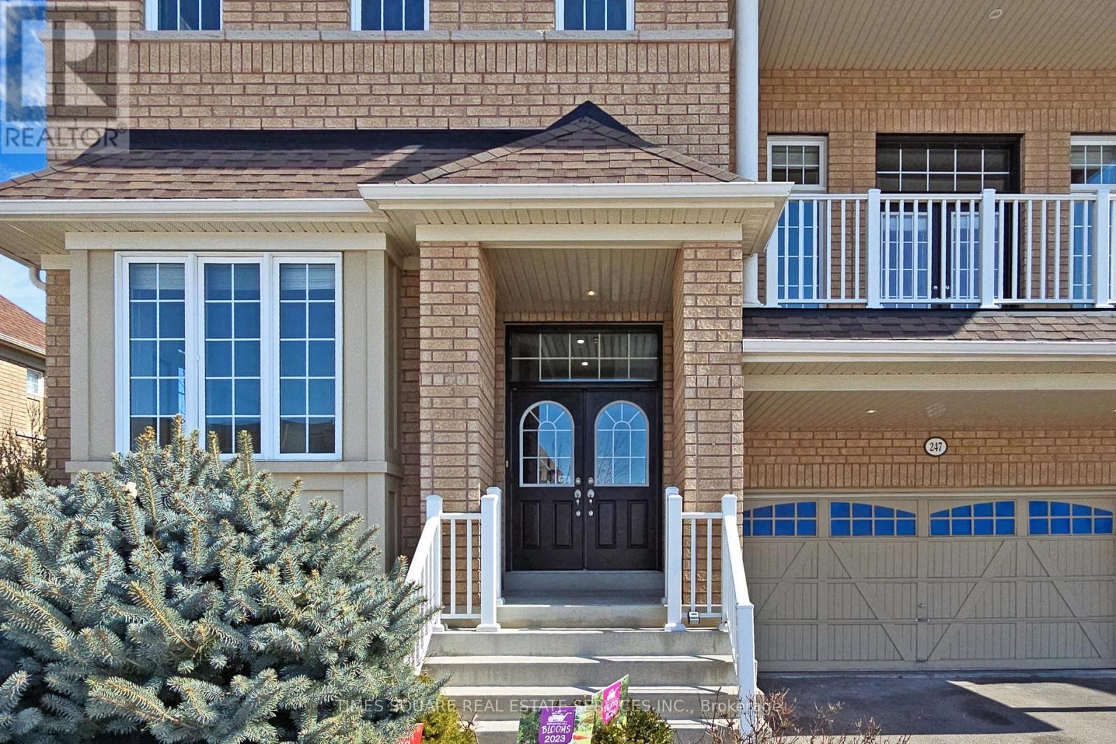 247 Selwyn Road, Richmond Hill, Ontario  L4E 0R4 - Photo 3 - N12893446