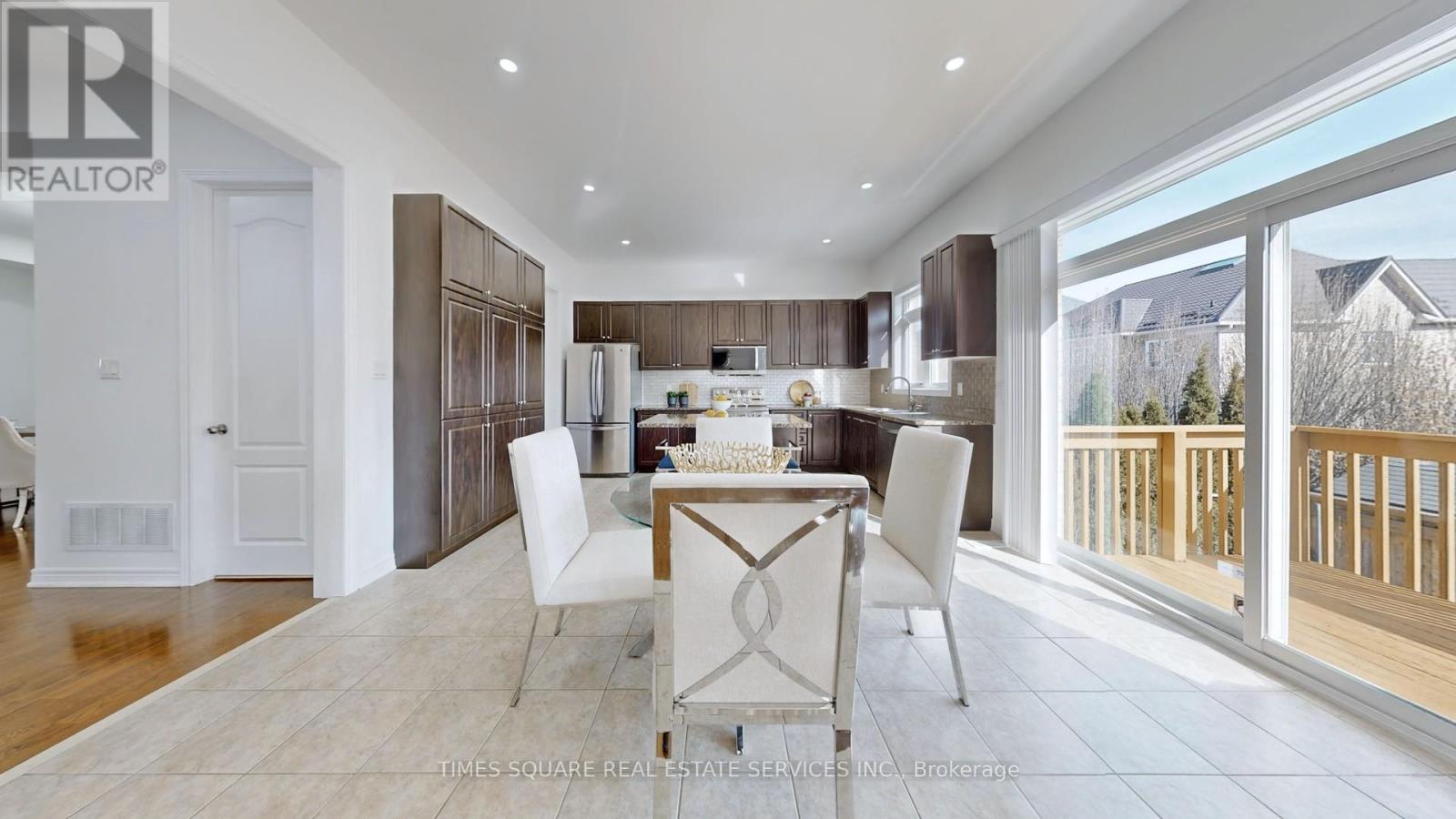 247 Selwyn Road, Richmond Hill, Ontario  L4E 0R4 - Photo 9 - N12893446