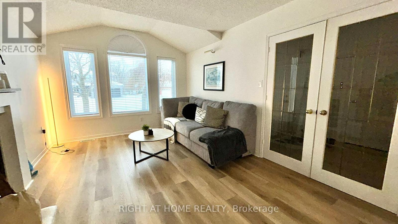 48 Johnson Street, Orillia, Ontario  L3V 7R9 - Photo 5 - S12893312