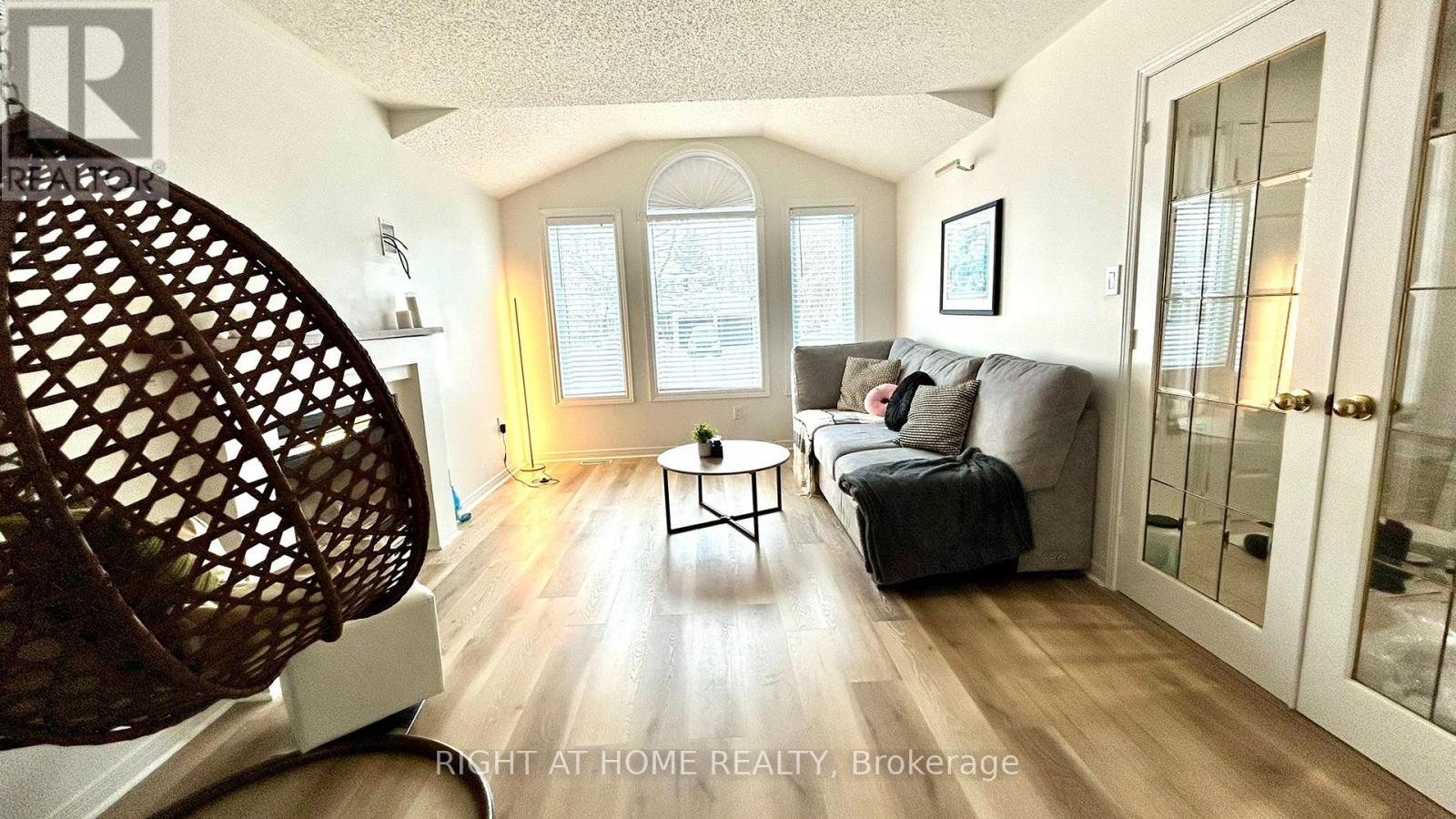 48 Johnson Street, Orillia, Ontario  L3V 7R9 - Photo 7 - S12893312