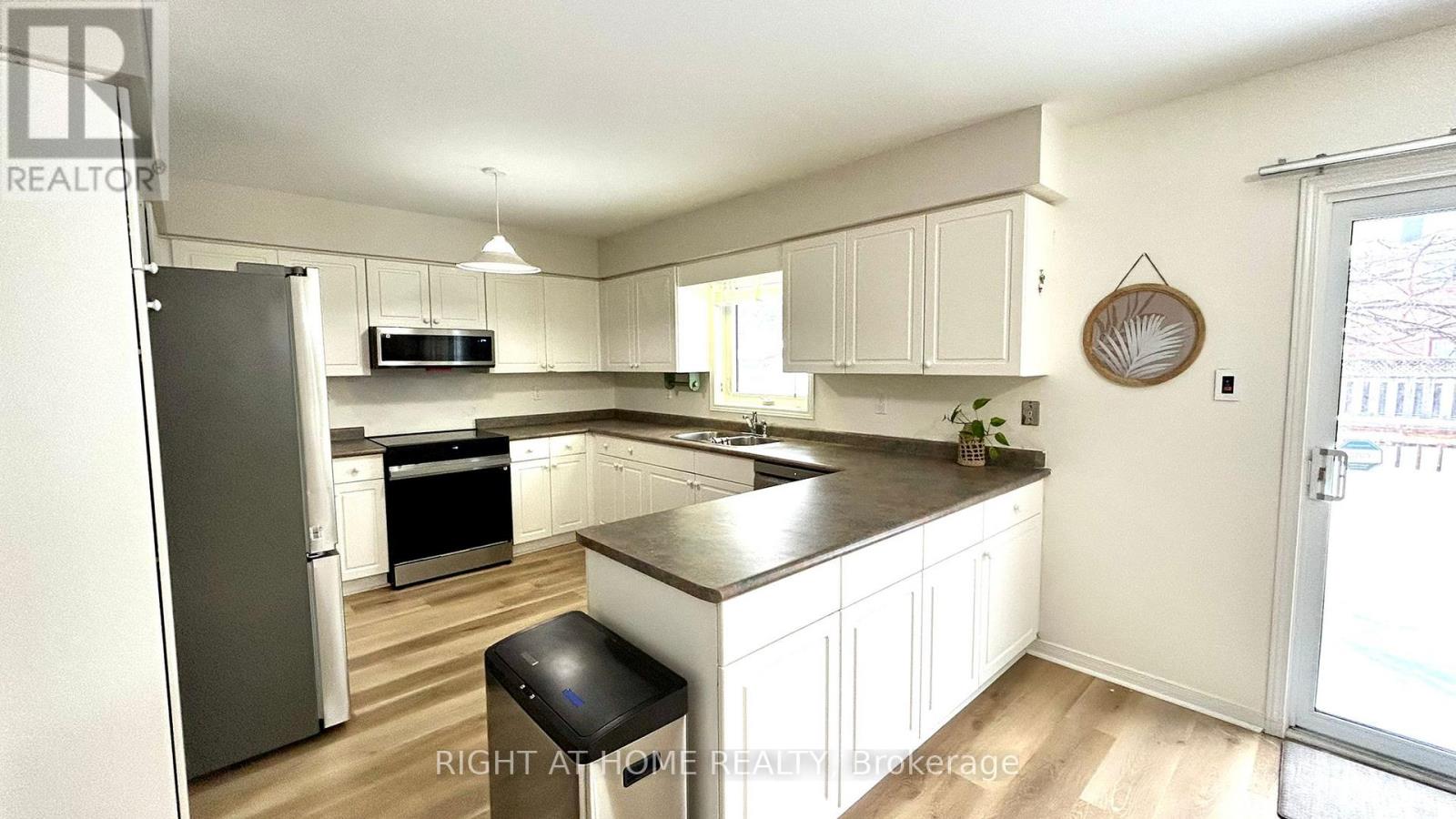 48 Johnson Street, Orillia, Ontario  L3V 7R9 - Photo 8 - S12893312