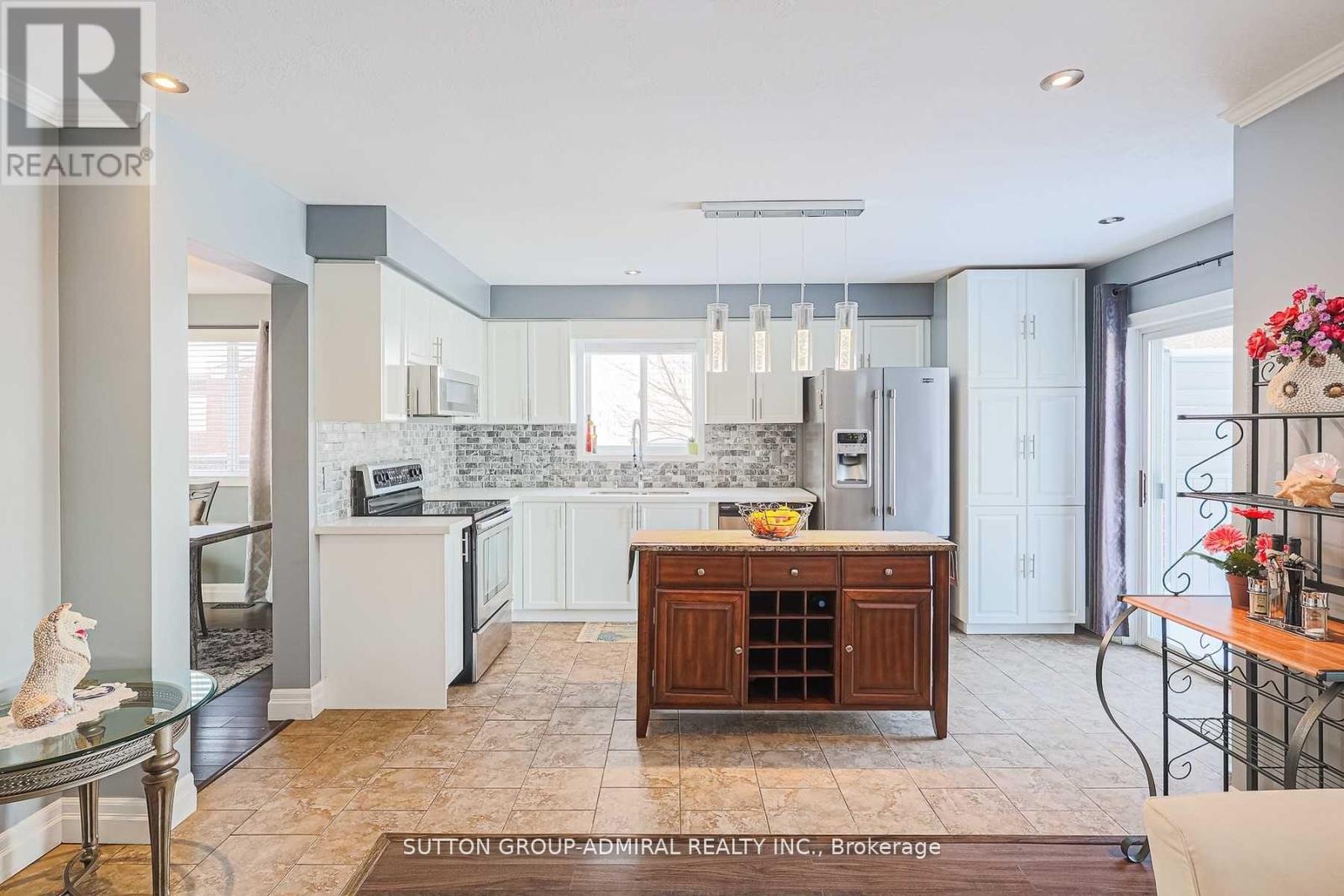 242 Mapleton Avenue, Barrie, Ontario  L4N 5V5 - Photo 12 - S12893326