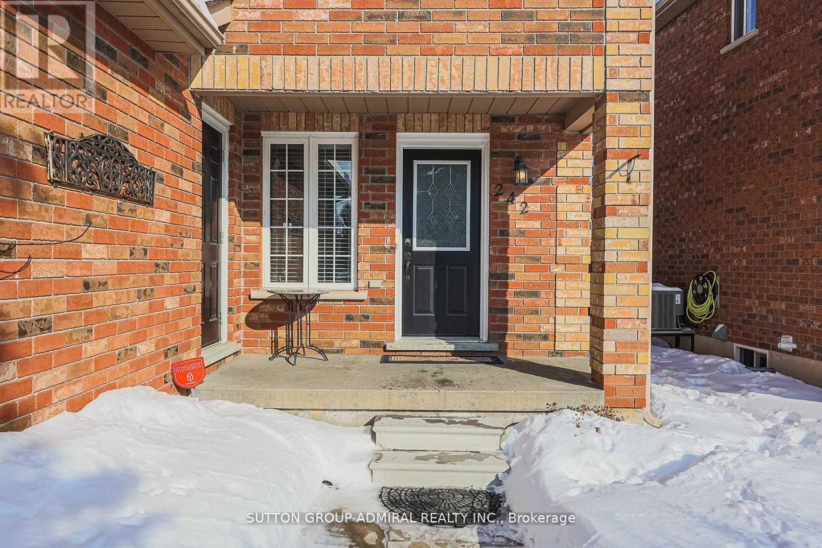 242 Mapleton Avenue, Barrie, Ontario  L4N 5V5 - Photo 2 - S12893326