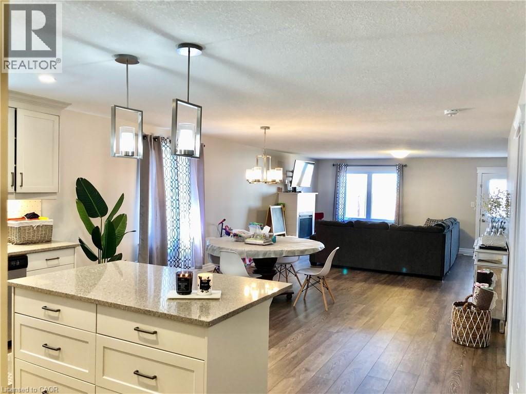 405 Krotz Street E, Listowel, Ontario  N4W 0B5 - Photo 3 - 40813068