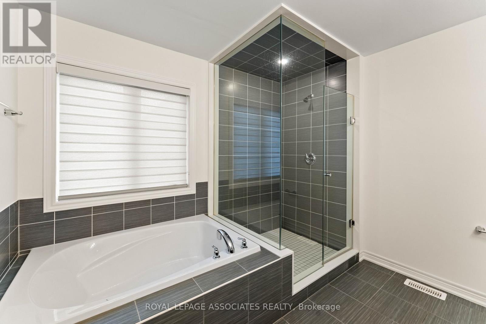 3909 Koenig Road E, Burlington, Ontario  L7M 0Z9 - Photo 17 - W12893286