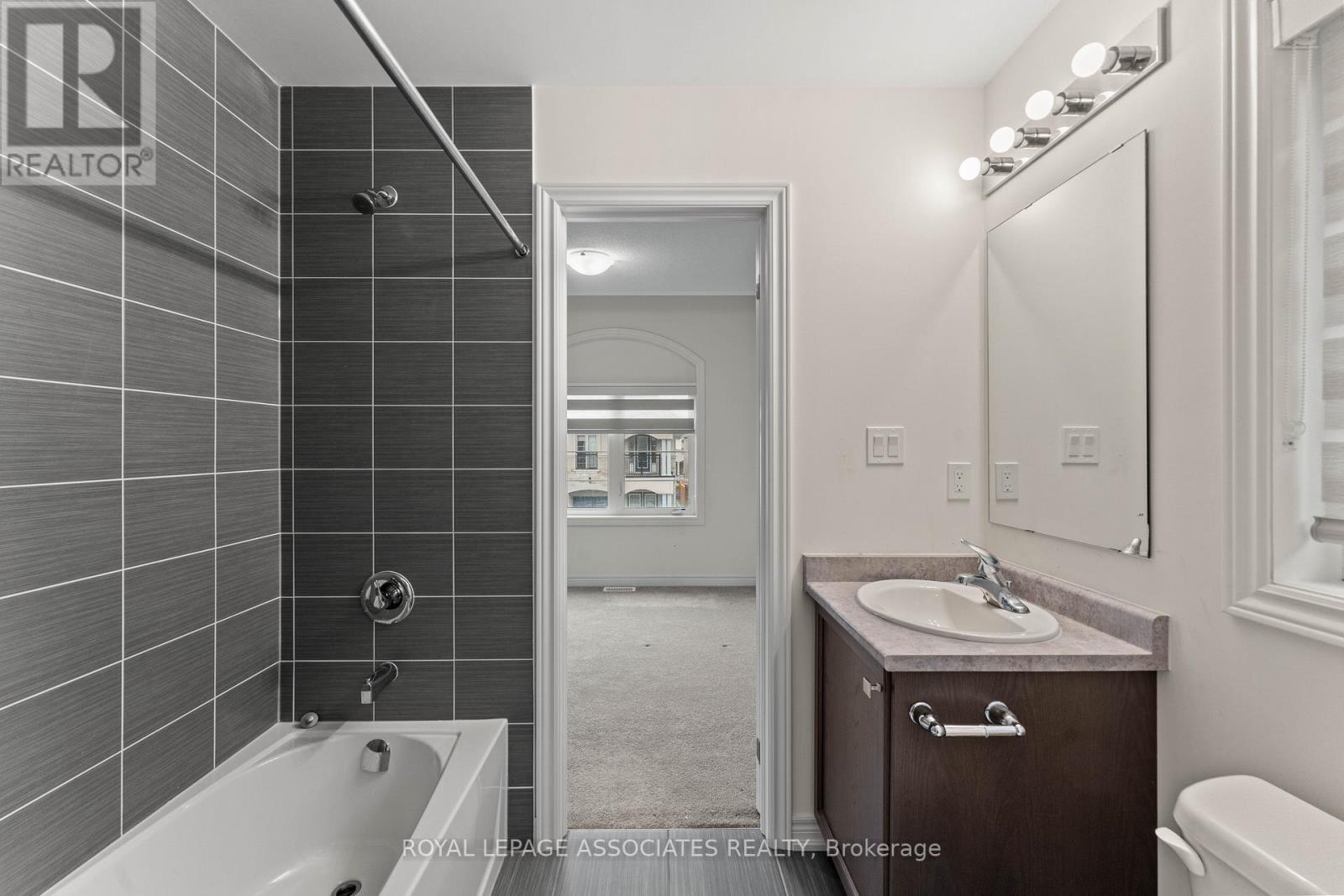 3909 Koenig Road E, Burlington, Ontario  L7M 0Z9 - Photo 37 - W12893286