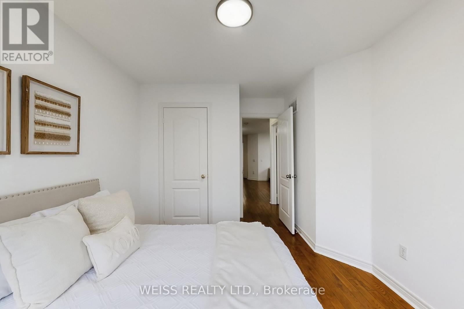 942 Khan Crescent, Mississauga, Ontario  L5V 2P7 - Photo 35 - W12893304