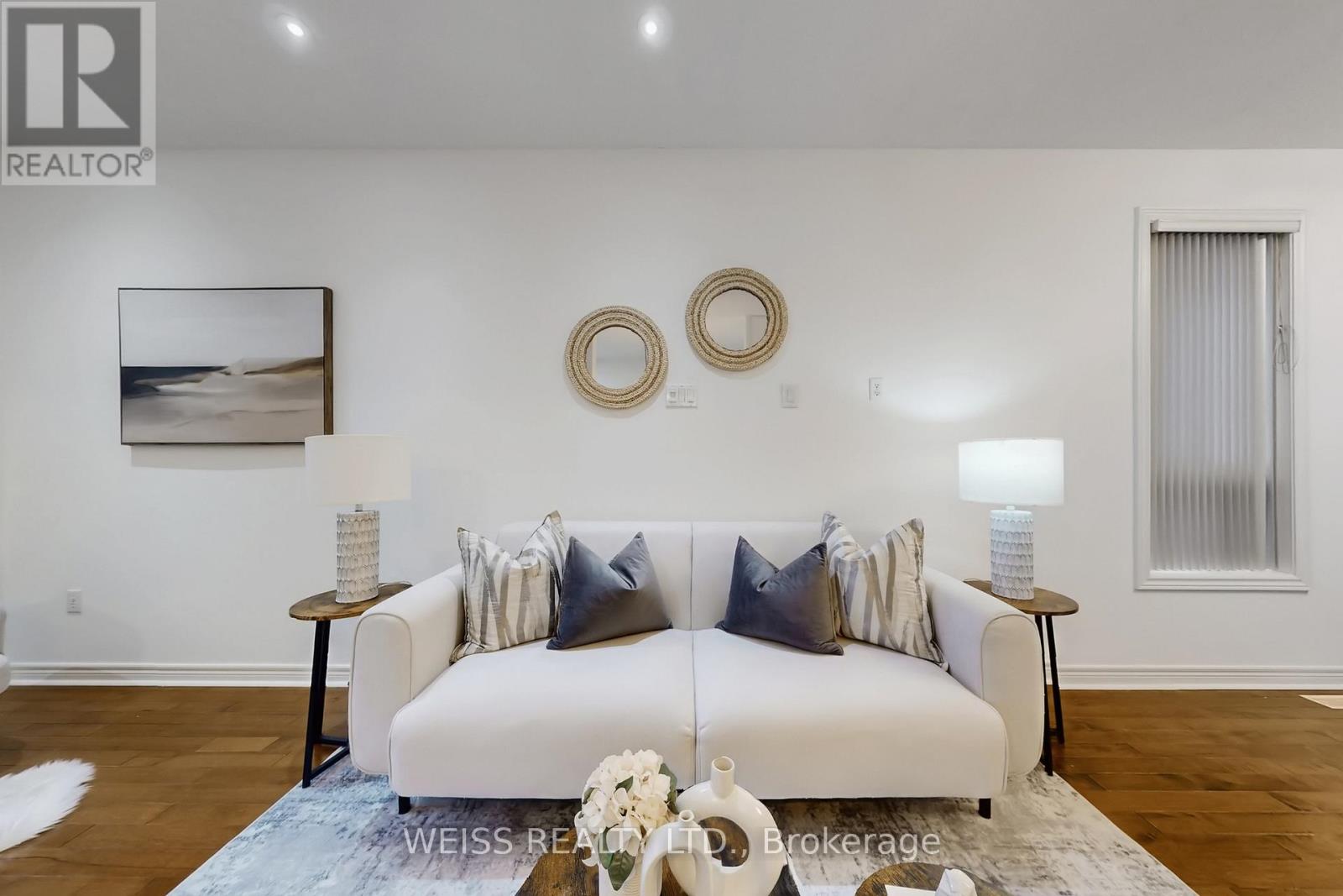 942 Khan Crescent, Mississauga, Ontario  L5V 2P7 - Photo 5 - W12893304