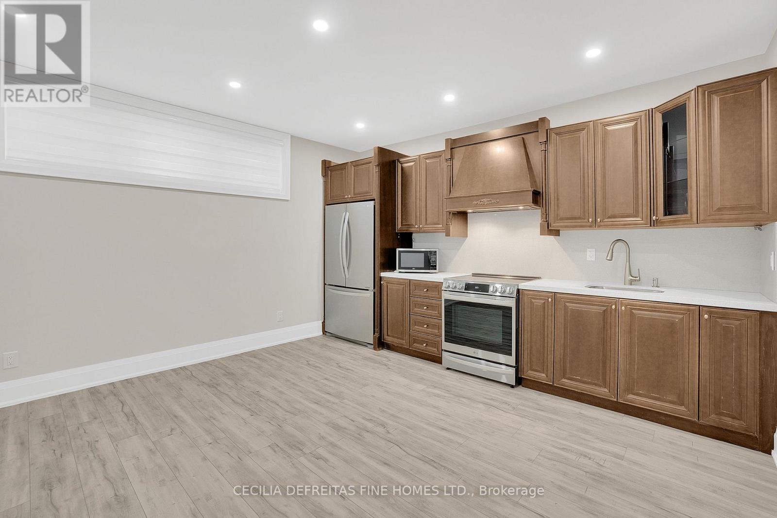 70 Haverson Boulevard, Toronto, Ontario  M6M 3J9 - Photo 12 - W12893362