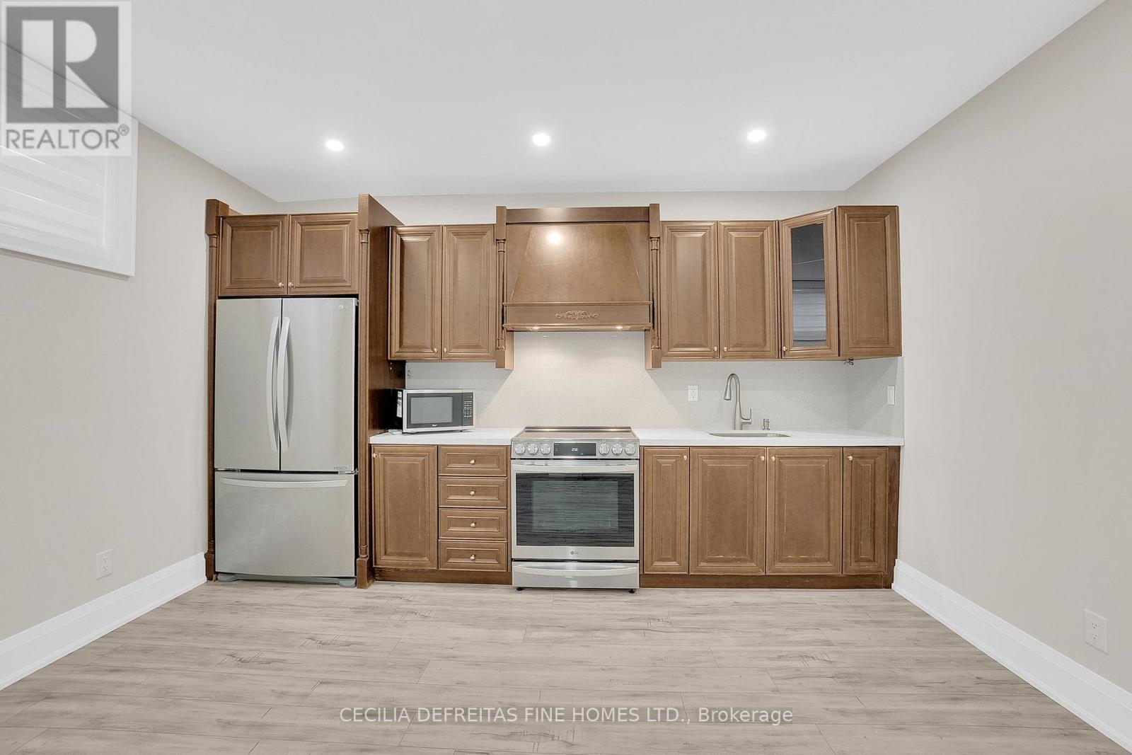 70 Haverson Boulevard, Toronto, Ontario  M6M 3J9 - Photo 14 - W12893362