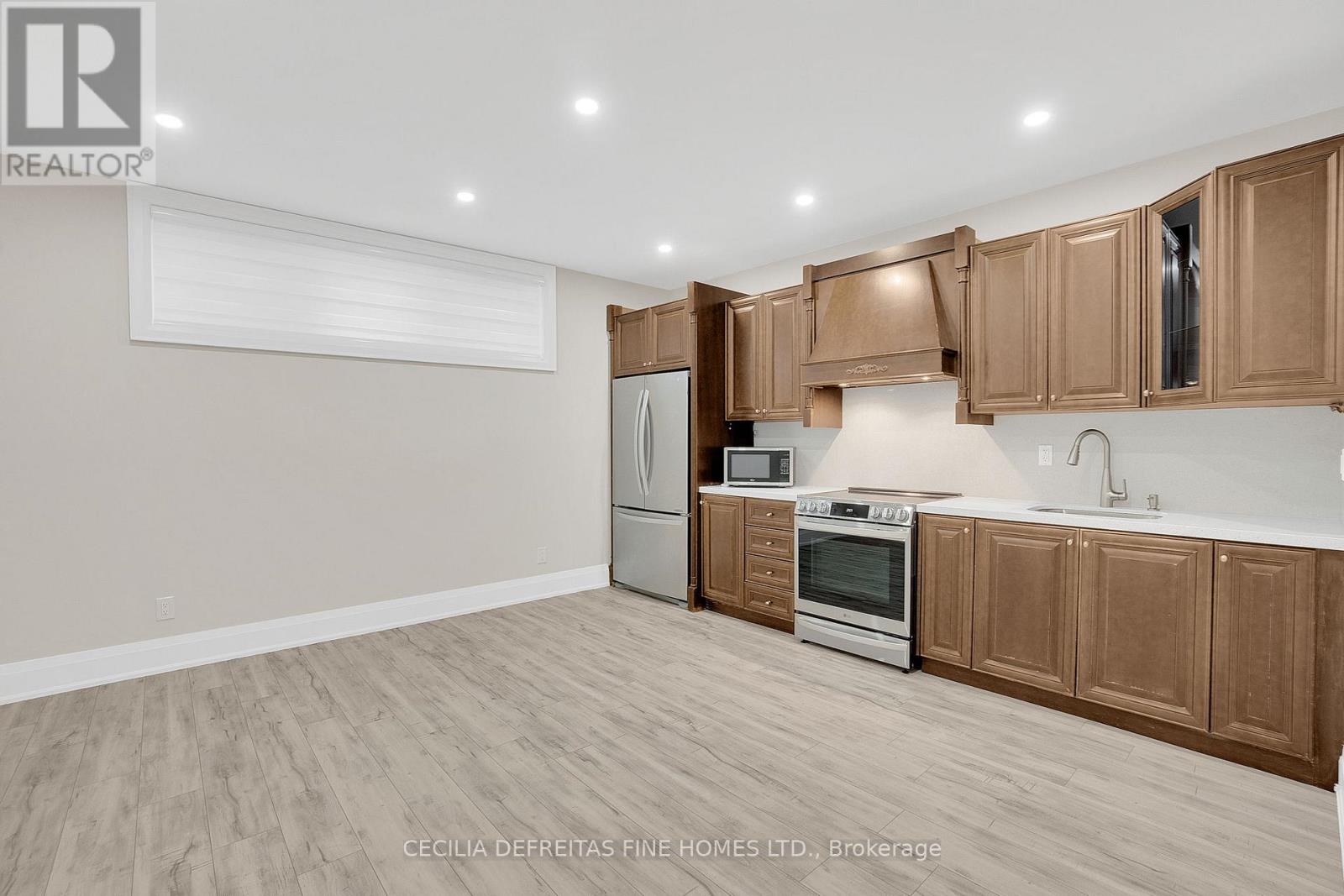 70 Haverson Boulevard, Toronto, Ontario  M6M 3J9 - Photo 15 - W12893362