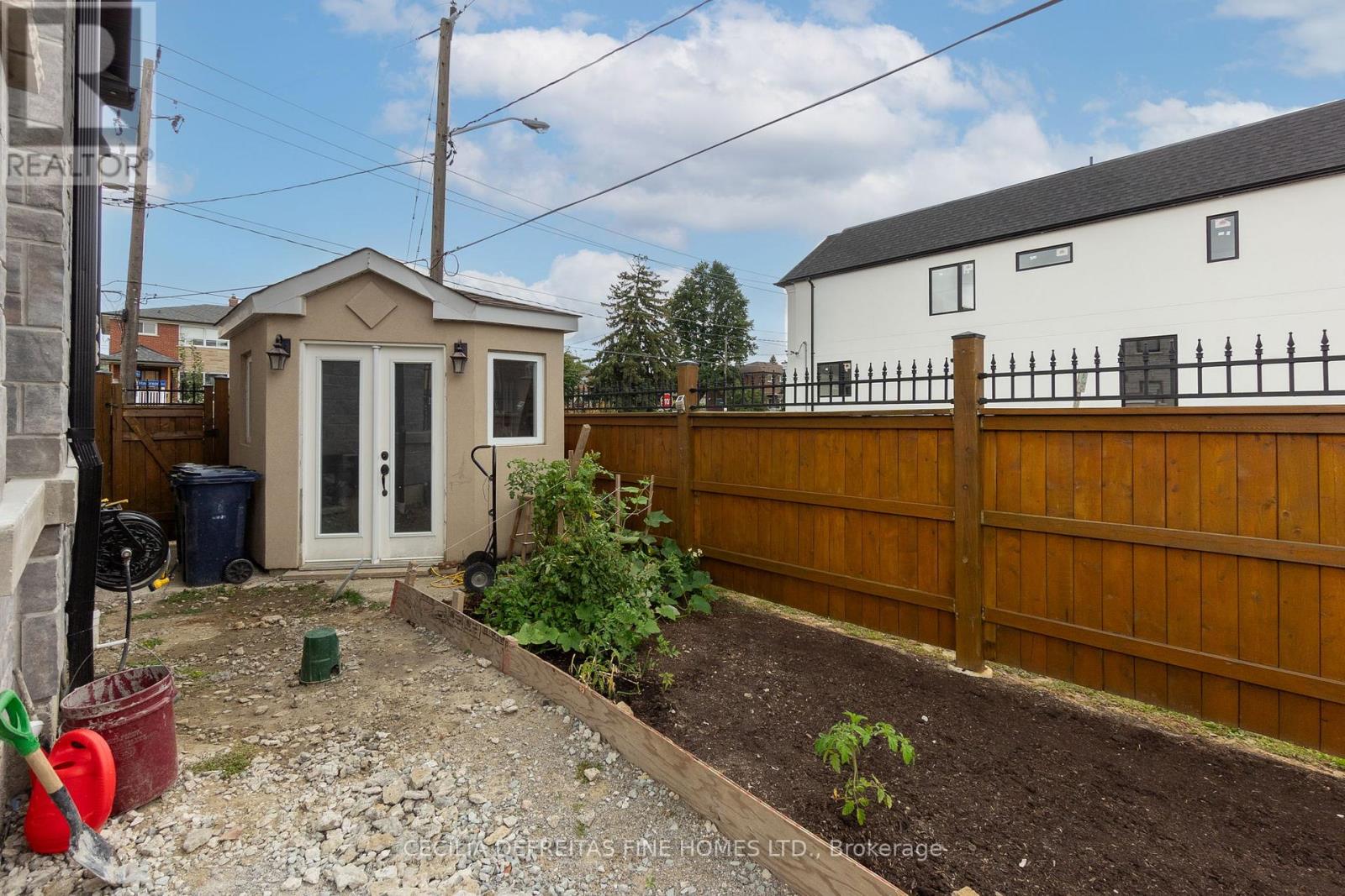 70 Haverson Boulevard, Toronto, Ontario  M6M 3J9 - Photo 3 - W12893362