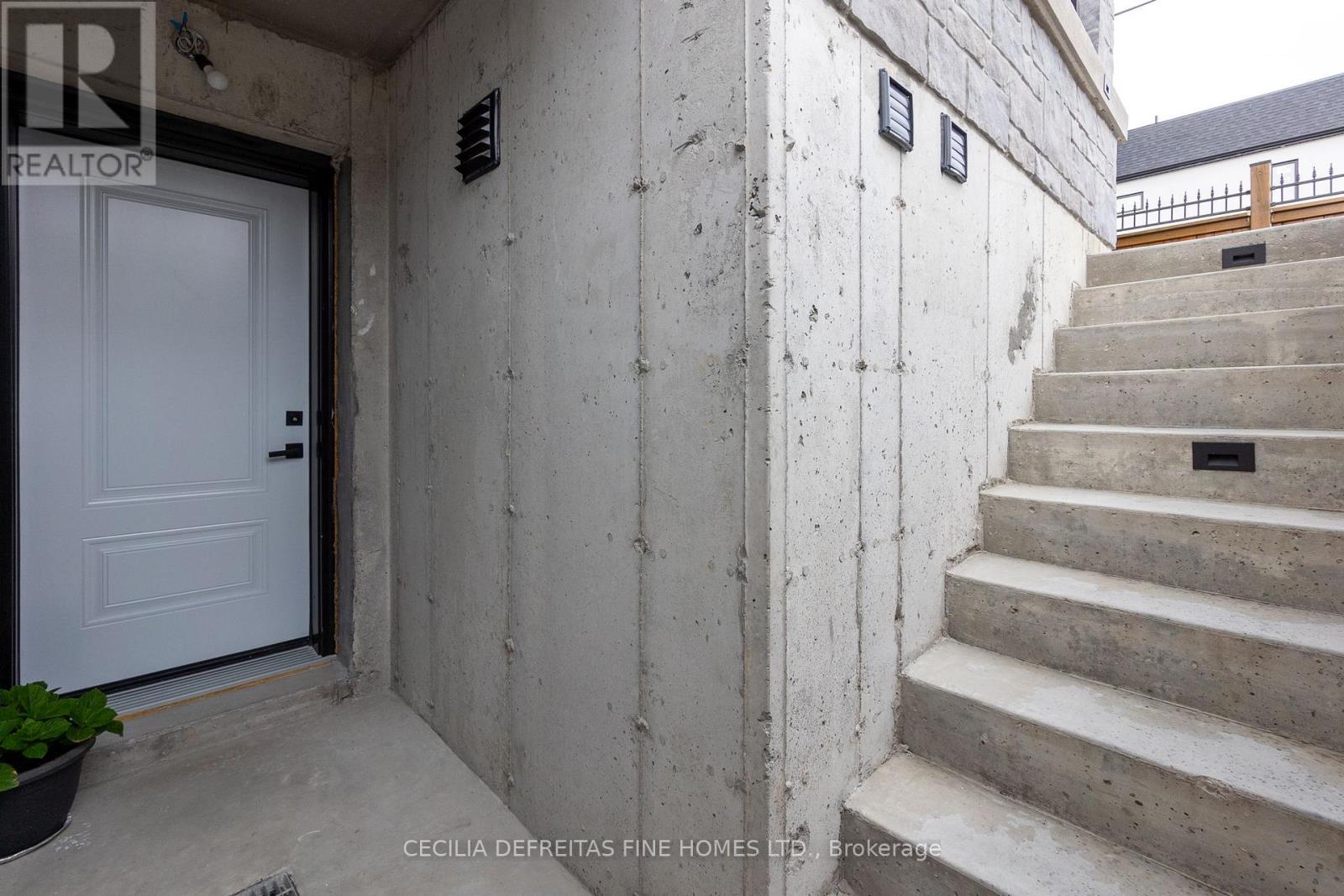 70 Haverson Boulevard, Toronto, Ontario  M6M 3J9 - Photo 7 - W12893362