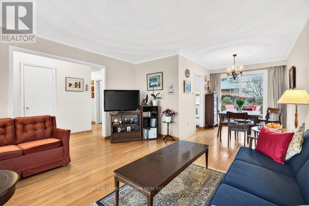 387 Walton Street, Oakville, Ontario  L6K 1R7 - Photo 11 - W12893372