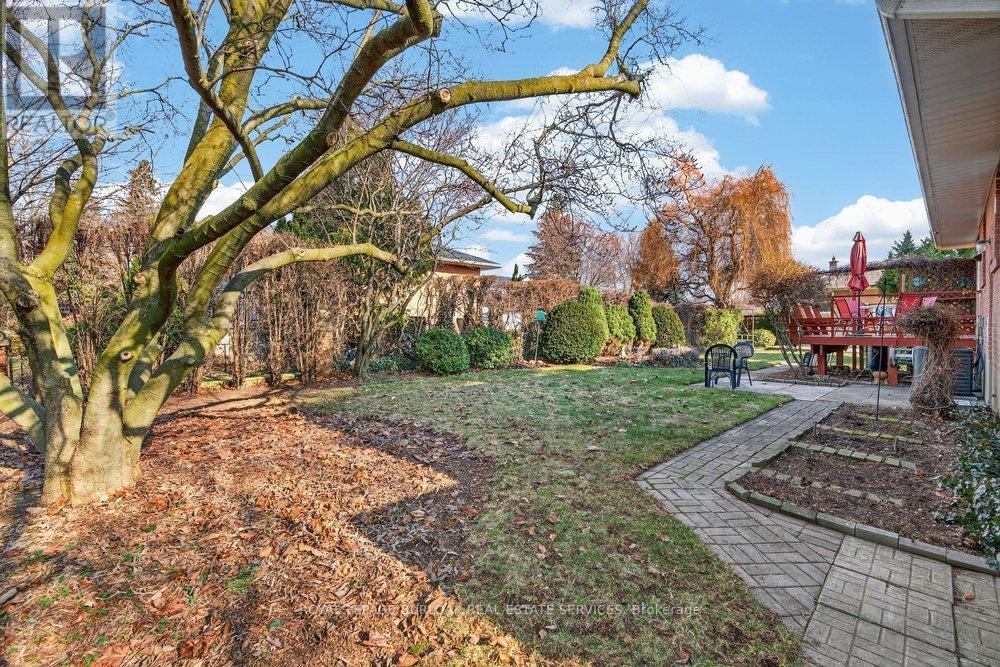 387 Walton Street, Oakville, Ontario  L6K 1R7 - Photo 36 - W12893372