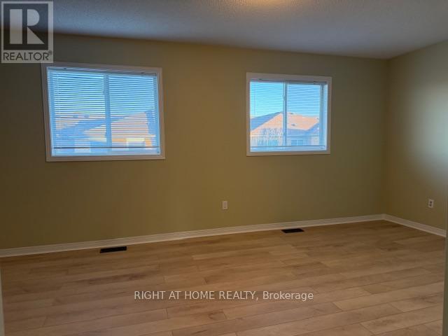 3910 Stardust Drive, Mississauga, Ontario  L5M 8A6 - Photo 13 - W12893452