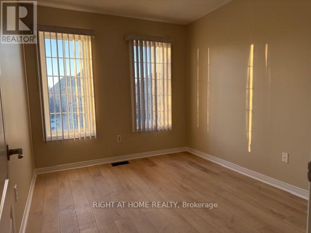 3910 Stardust Drive, Mississauga, Ontario  L5M 8A6 - Photo 17 - W12893452