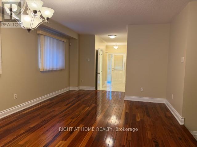 3910 Stardust Drive, Mississauga, Ontario  L5M 8A6 - Photo 2 - W12893452