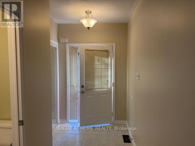 3910 Stardust Drive, Mississauga, Ontario  L5M 8A6 - Photo 20 - W12893452