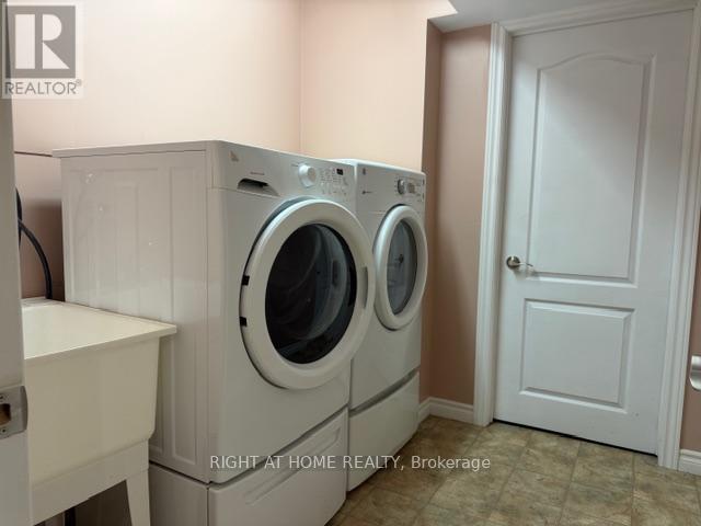 3910 Stardust Drive, Mississauga, Ontario  L5M 8A6 - Photo 21 - W12893452