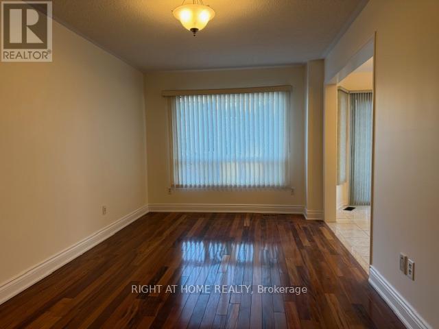 3910 Stardust Drive, Mississauga, Ontario  L5M 8A6 - Photo 5 - W12893452