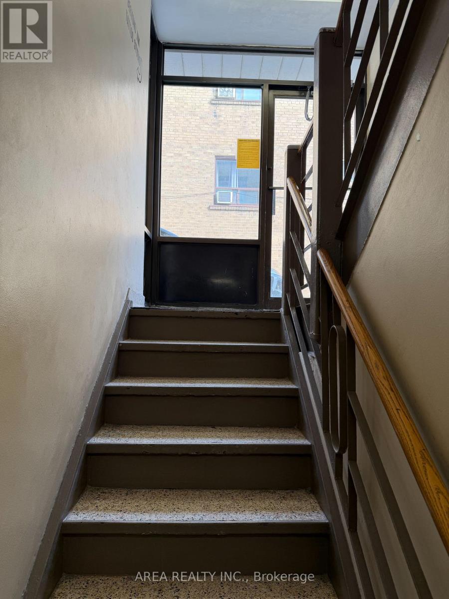 2 - 783 Lawrence Avenue W, Toronto, Ontario  M6A 1C2 - Photo 2 - W12893458