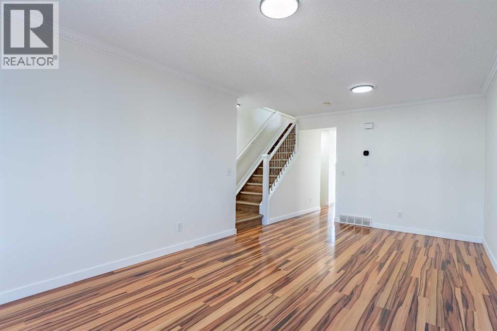 121 Eversyde Point Sw, Calgary, Alberta  T2Y 4X7 - Photo 6 - A2266373