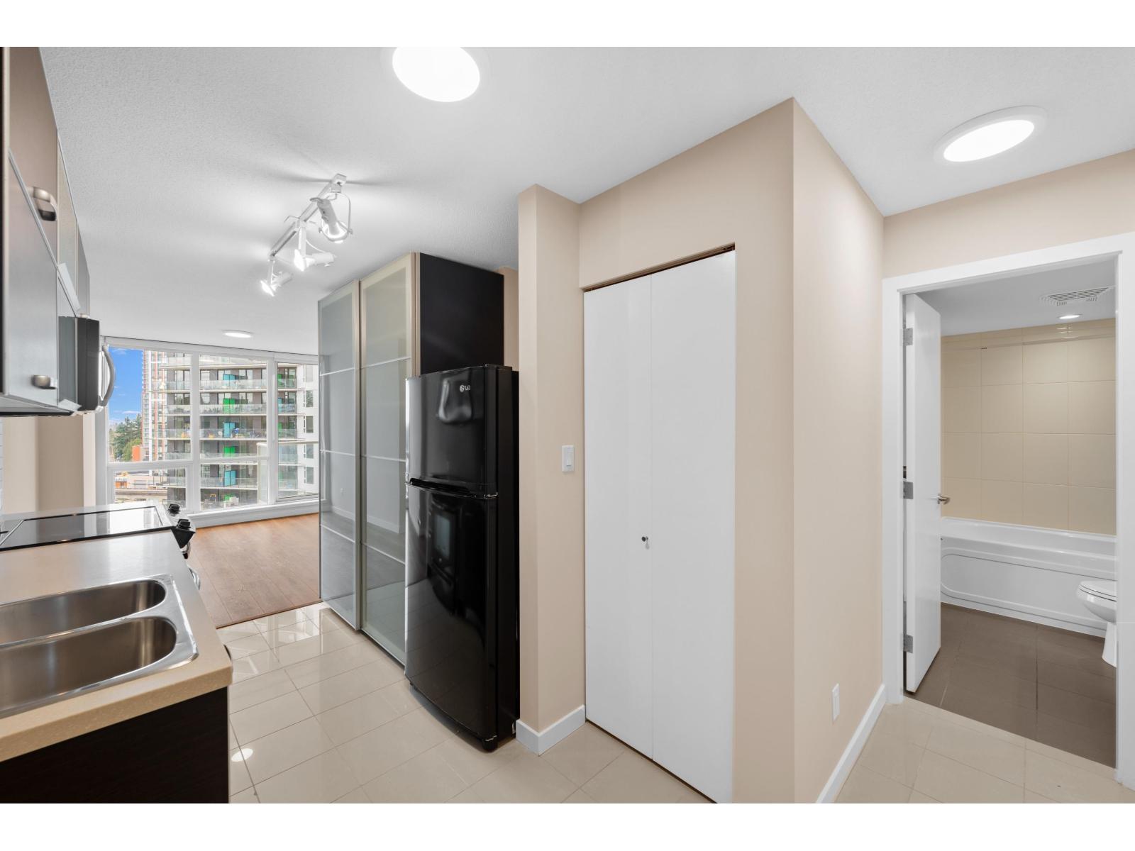 1105 9981 Whalley Boulevard, Surrey, British Columbia  V3T 0G6 - Photo 12 - R3100089