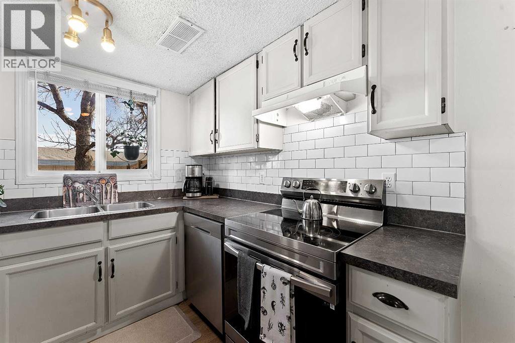 11, 420 Grier Avenue NE, Calgary, Alberta  T2K 5X6 - Photo 8 - A2292874