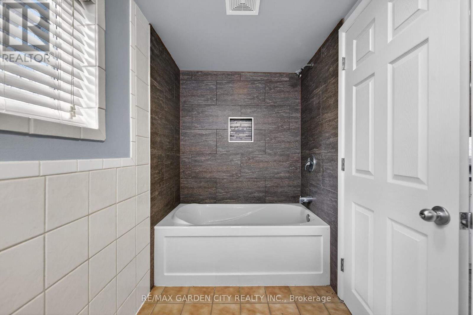 407 Bell Street, Ingersoll, Ontario  N5C 2P7 - Photo 15 - X12893264