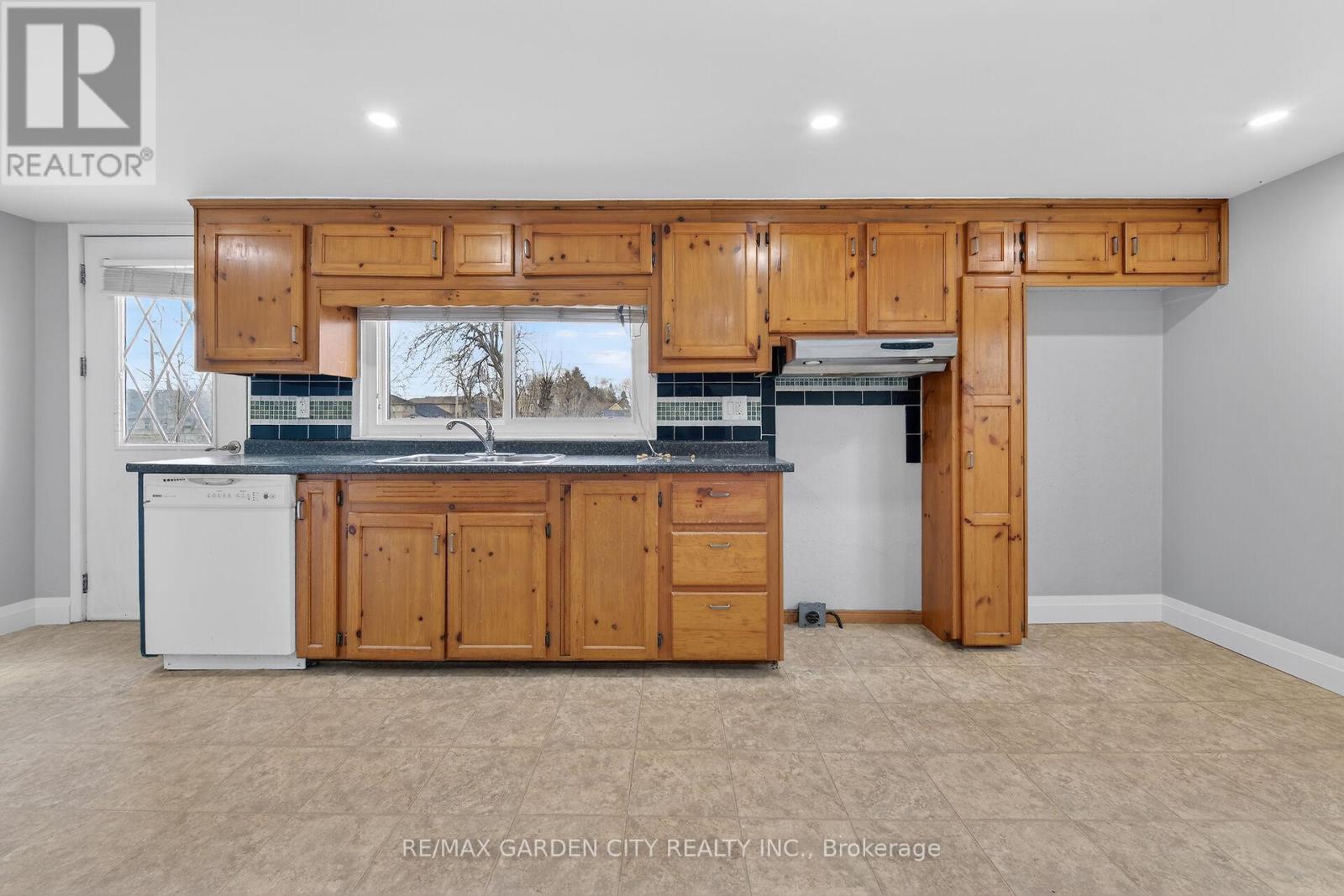 407 Bell Street, Ingersoll, Ontario  N5C 2P7 - Photo 11 - X12893270