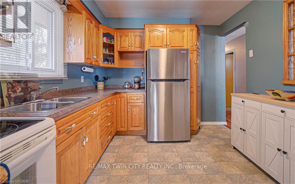 10 South Street, Cambridge, Ontario  N1R 2N5 - Photo 11 - X12893342