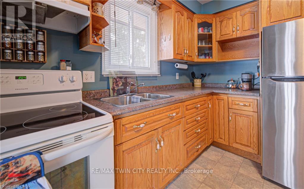 10 South Street, Cambridge, Ontario  N1R 2N5 - Photo 12 - X12893342